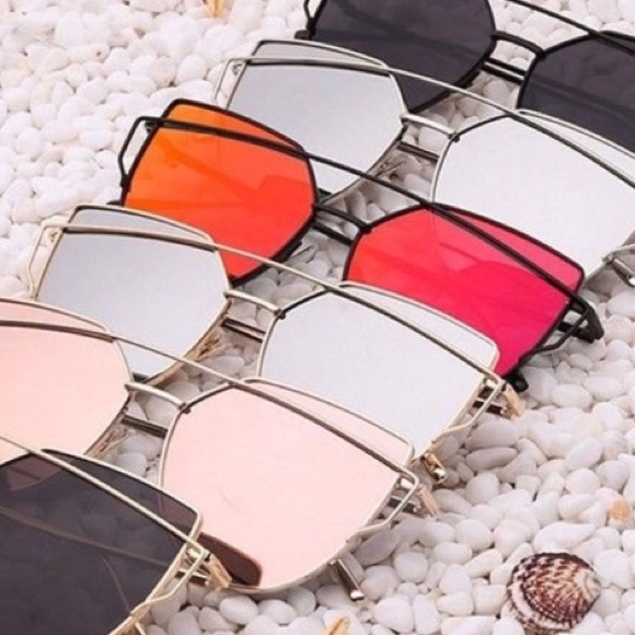 “Red Rose" Mirrored Sunglasses. - Picture 2 of 4